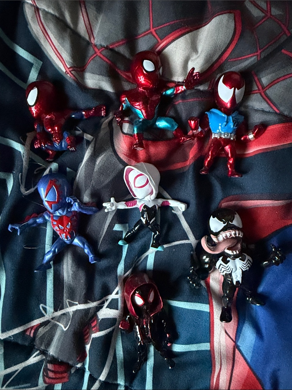 Spider-Man Mini Figure Set – Assorted Red, Blue, White & Black